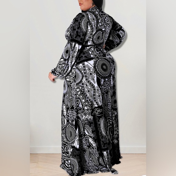 4X-5X Elle Black & White Print Dress with Belt - Picture 4 of 13